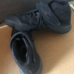 all black nike court shoes